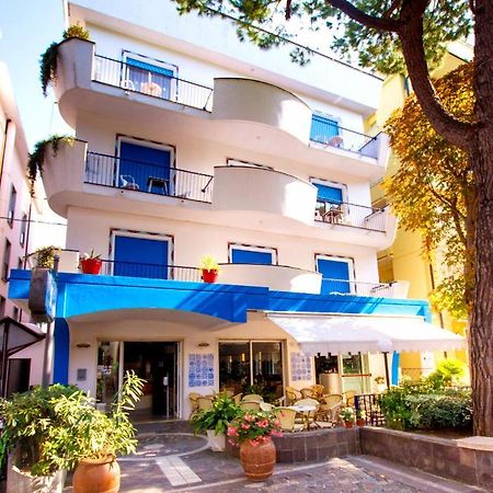 Hotel Adria B&B - Colazione Fino Alle 12 ミザーノ・アドリアーティコ エクステリア 写真