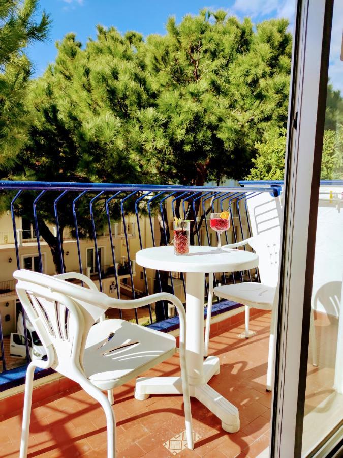Hotel Adria B&B - Colazione Fino Alle 12 ミザーノ・アドリアーティコ エクステリア 写真
