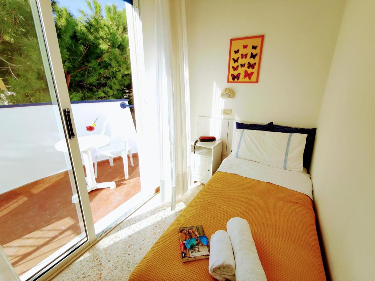 Hotel Adria B&B - Colazione Fino Alle 12 ミザーノ・アドリアーティコ エクステリア 写真