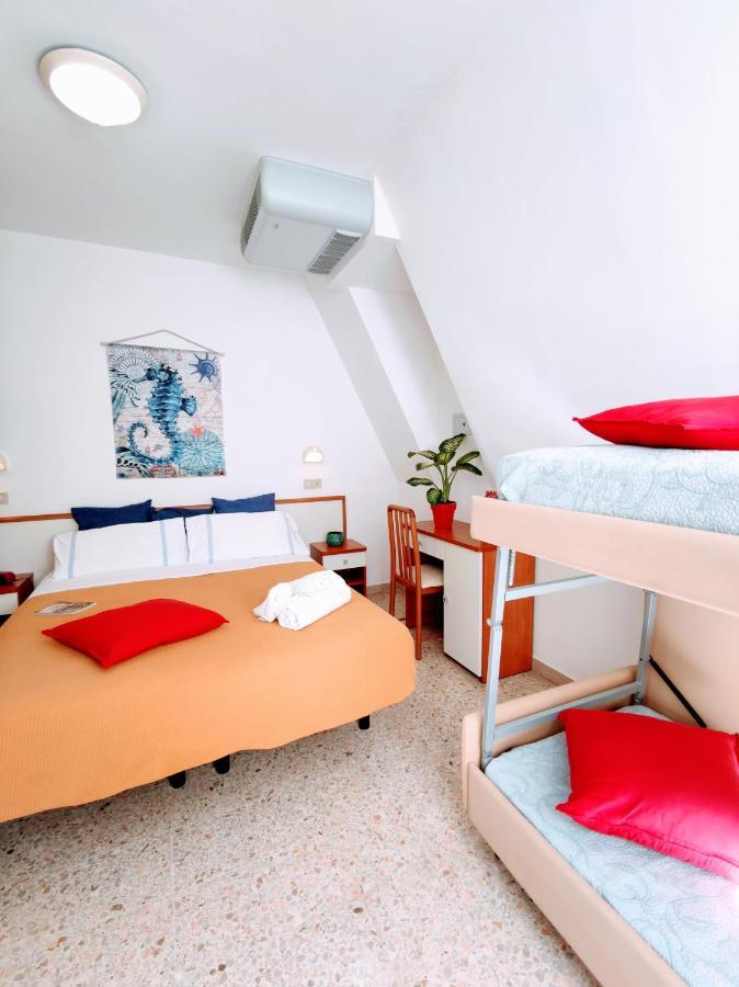 Hotel Adria B&B - Colazione Fino Alle 12 ミザーノ・アドリアーティコ エクステリア 写真