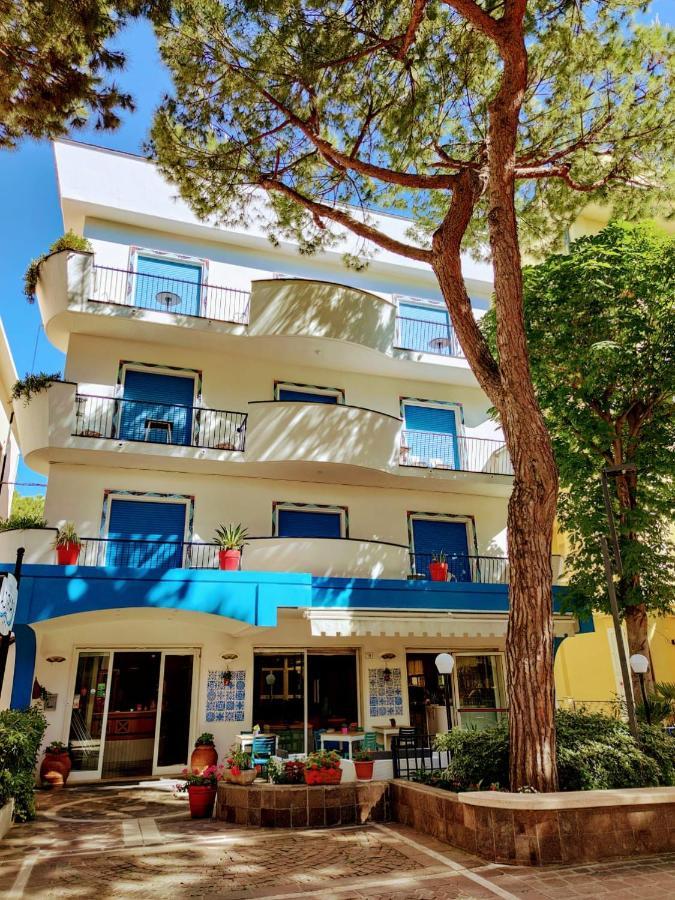 Hotel Adria B&B - Colazione Fino Alle 12 ミザーノ・アドリアーティコ エクステリア 写真