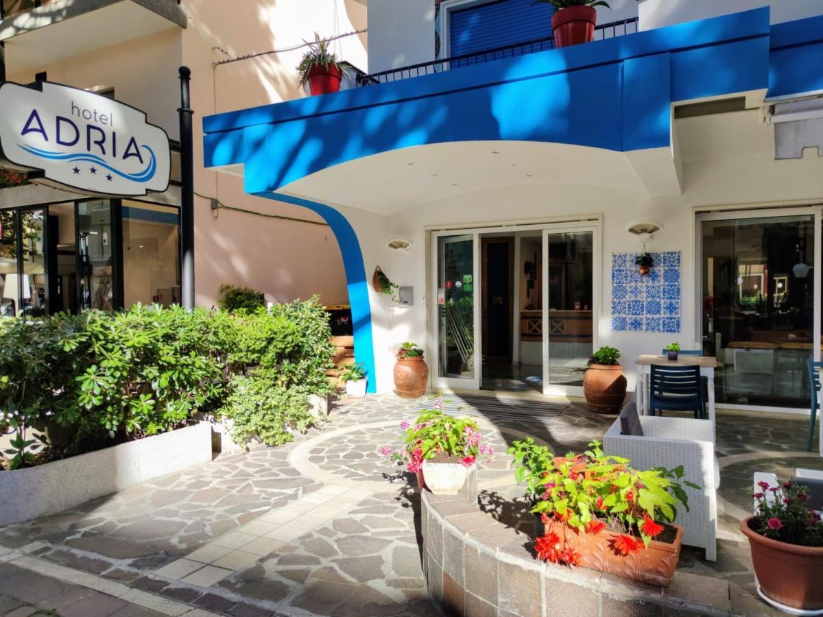 Hotel Adria B&B - Colazione Fino Alle 12 ミザーノ・アドリアーティコ エクステリア 写真