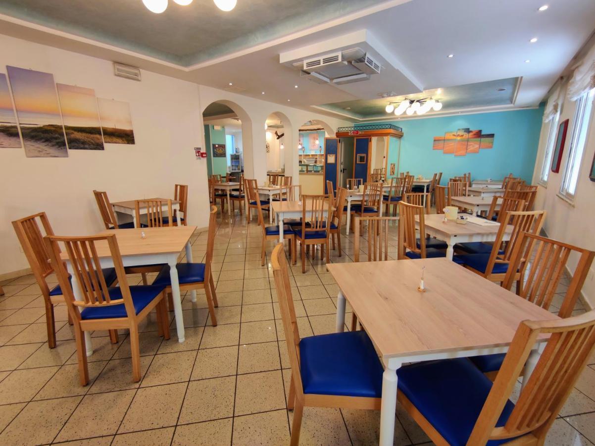 Hotel Adria B&B - Colazione Fino Alle 12 ミザーノ・アドリアーティコ エクステリア 写真