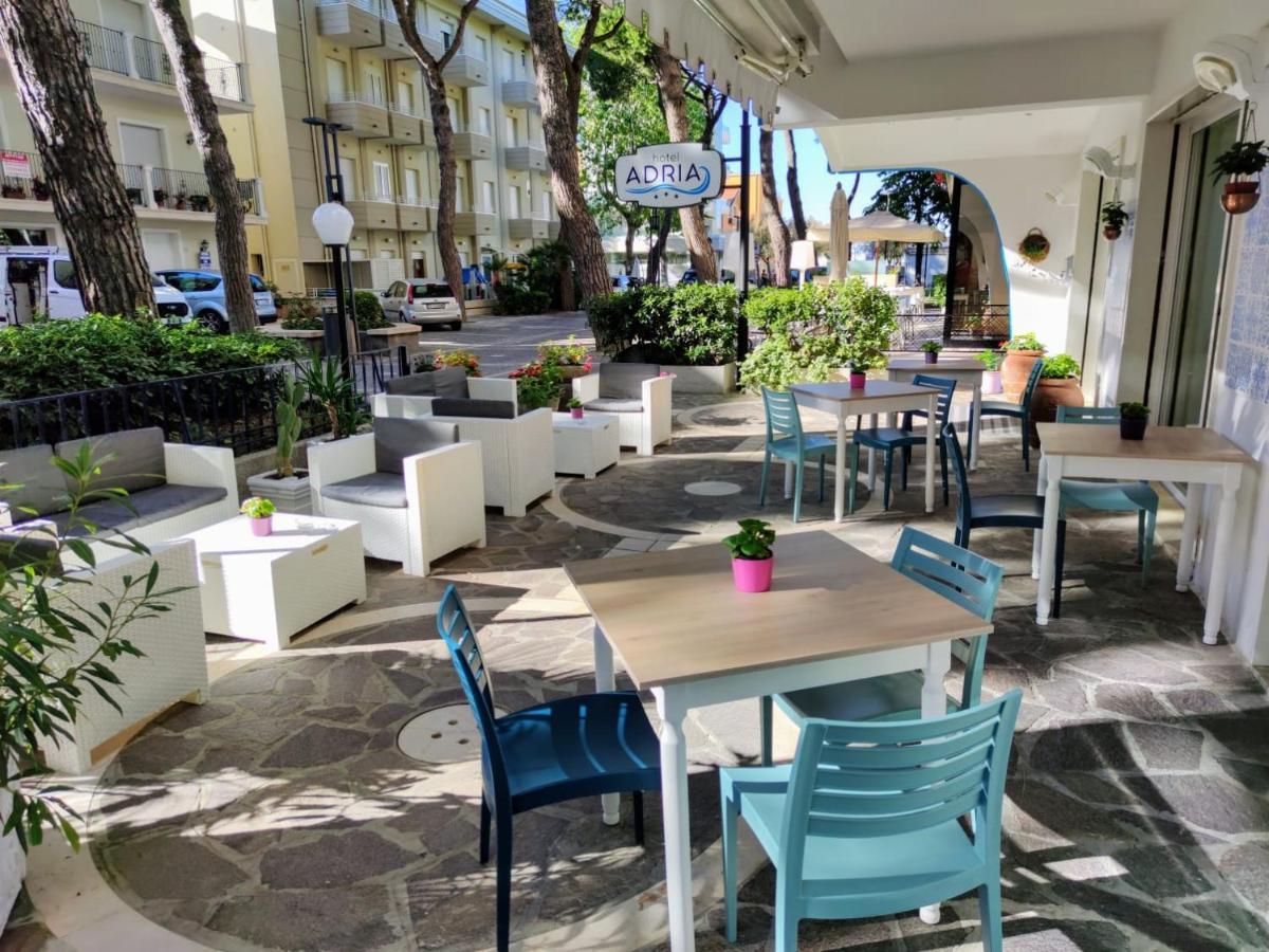 Hotel Adria B&B - Colazione Fino Alle 12 ミザーノ・アドリアーティコ エクステリア 写真