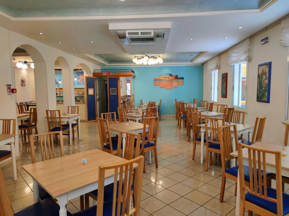 Hotel Adria B&B - Colazione Fino Alle 12 ミザーノ・アドリアーティコ エクステリア 写真