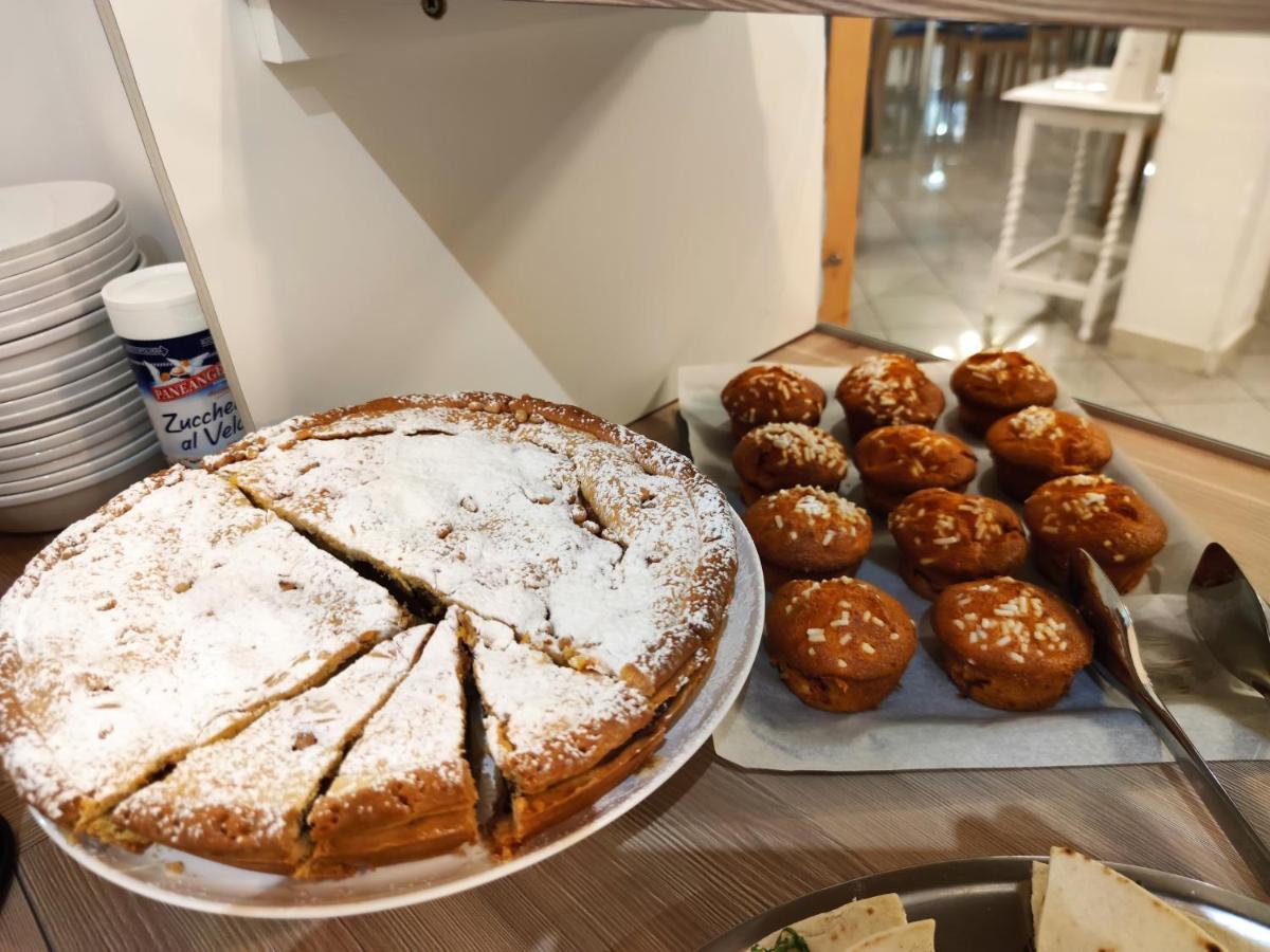 Hotel Adria B&B - Colazione Fino Alle 12 ミザーノ・アドリアーティコ エクステリア 写真