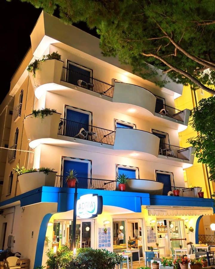 Hotel Adria B&B - Colazione Fino Alle 12 ミザーノ・アドリアーティコ エクステリア 写真