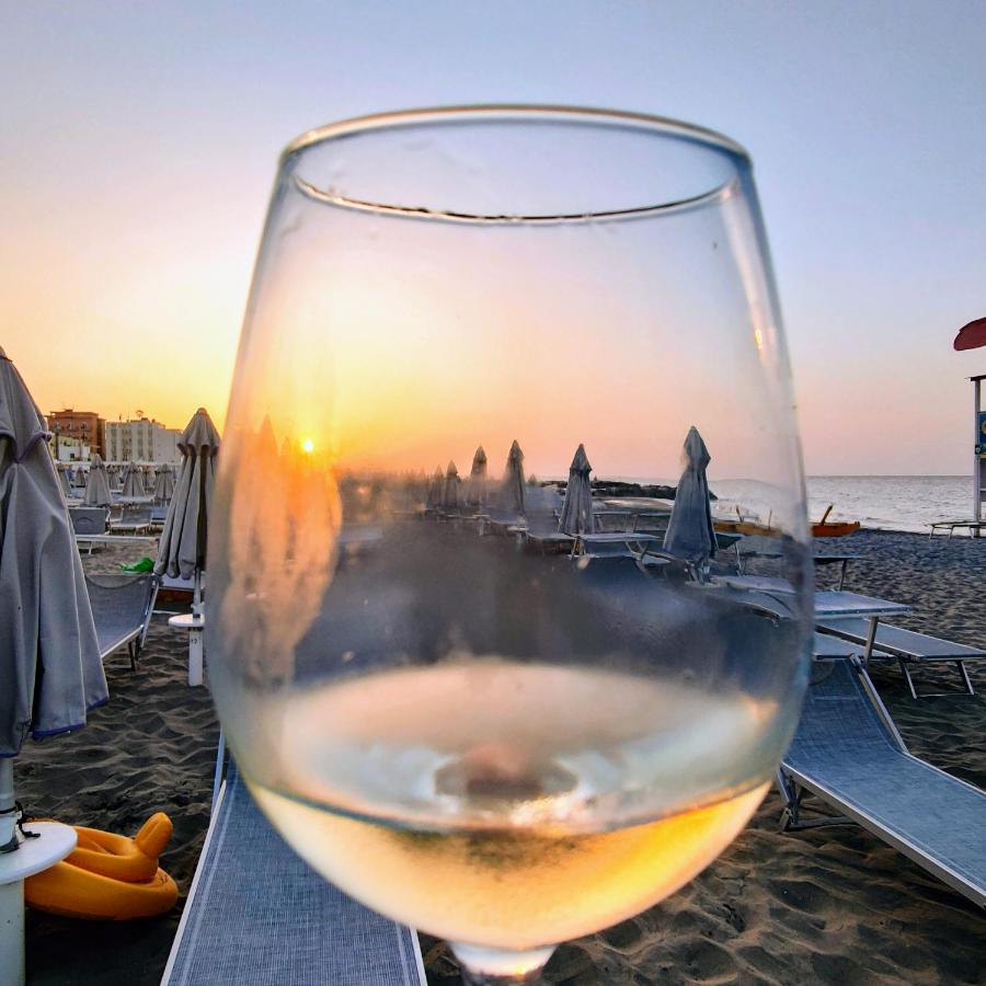 Hotel Adria B&B - Colazione Fino Alle 12 ミザーノ・アドリアーティコ エクステリア 写真