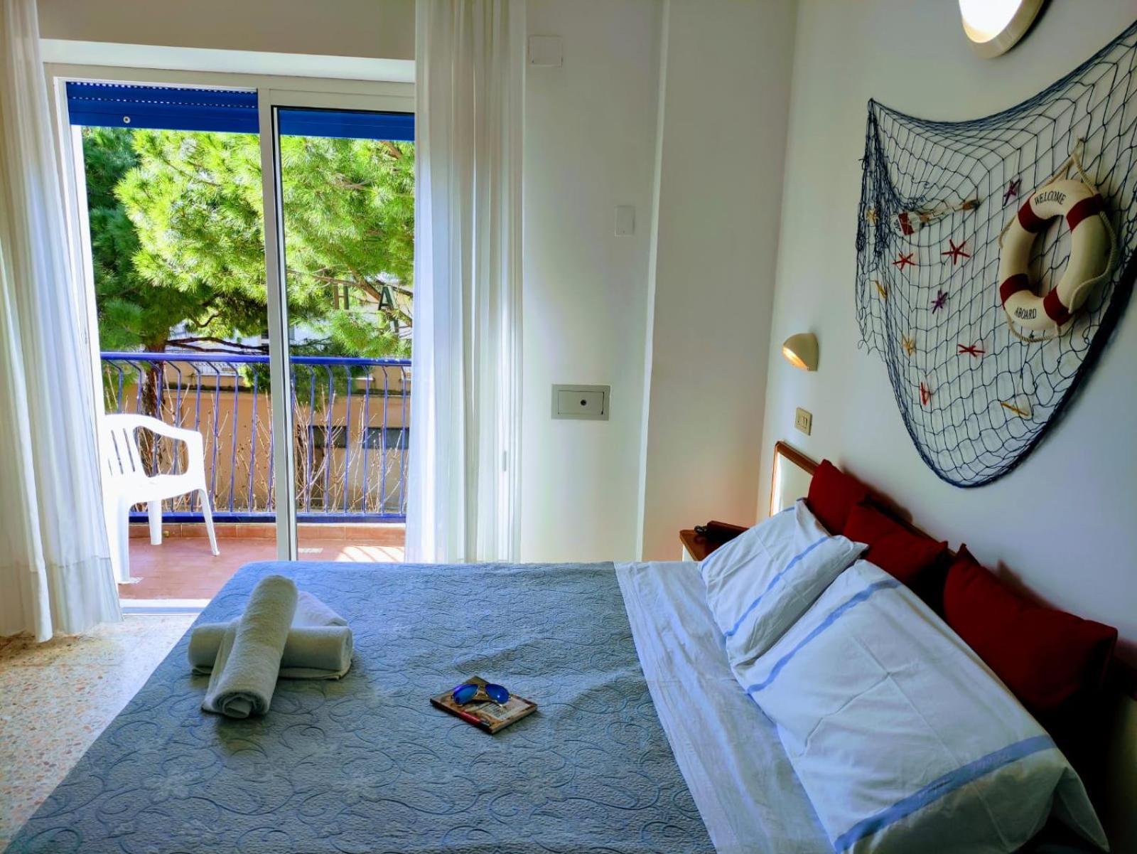 Hotel Adria B&B - Colazione Fino Alle 12 ミザーノ・アドリアーティコ 部屋 写真
