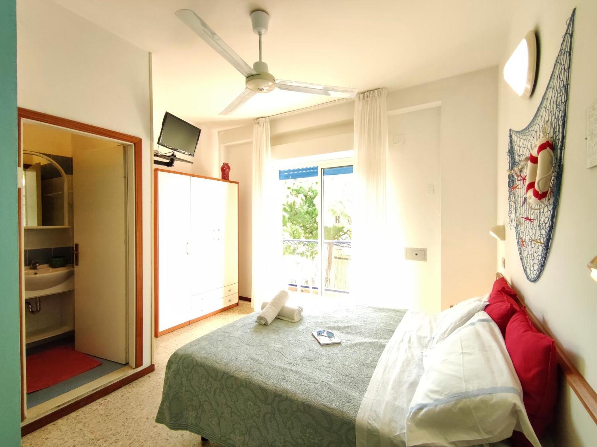 Hotel Adria B&B - Colazione Fino Alle 12 ミザーノ・アドリアーティコ 部屋 写真