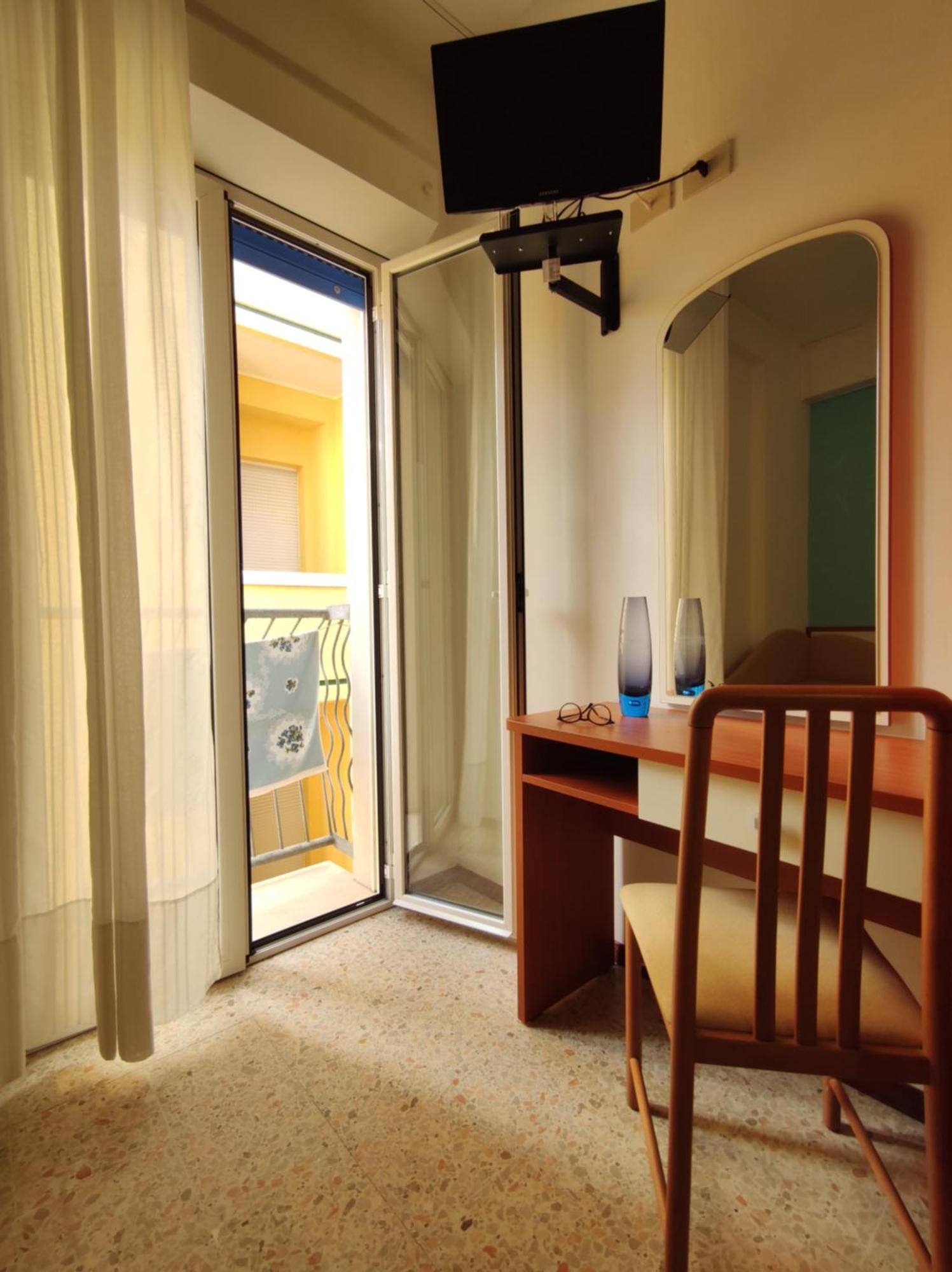 Hotel Adria B&B - Colazione Fino Alle 12 ミザーノ・アドリアーティコ 部屋 写真